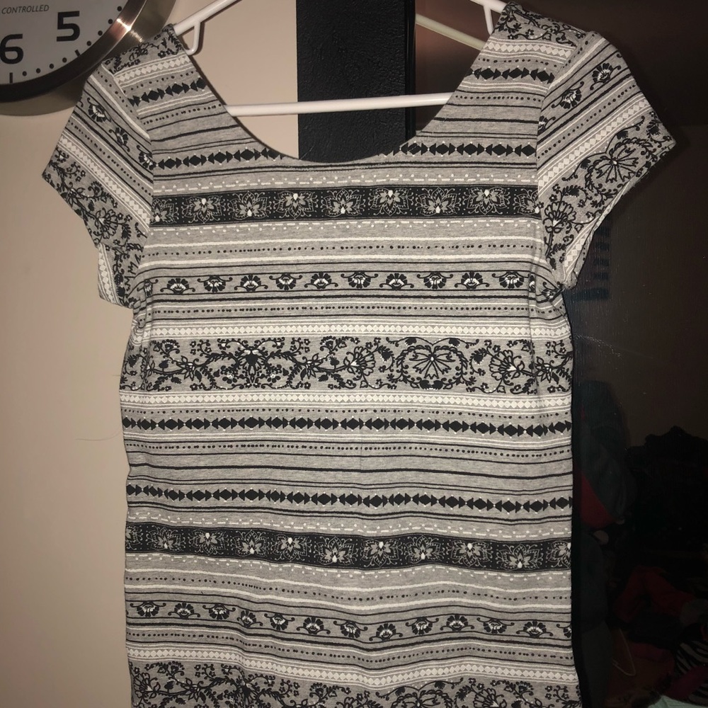 Grey t shirt